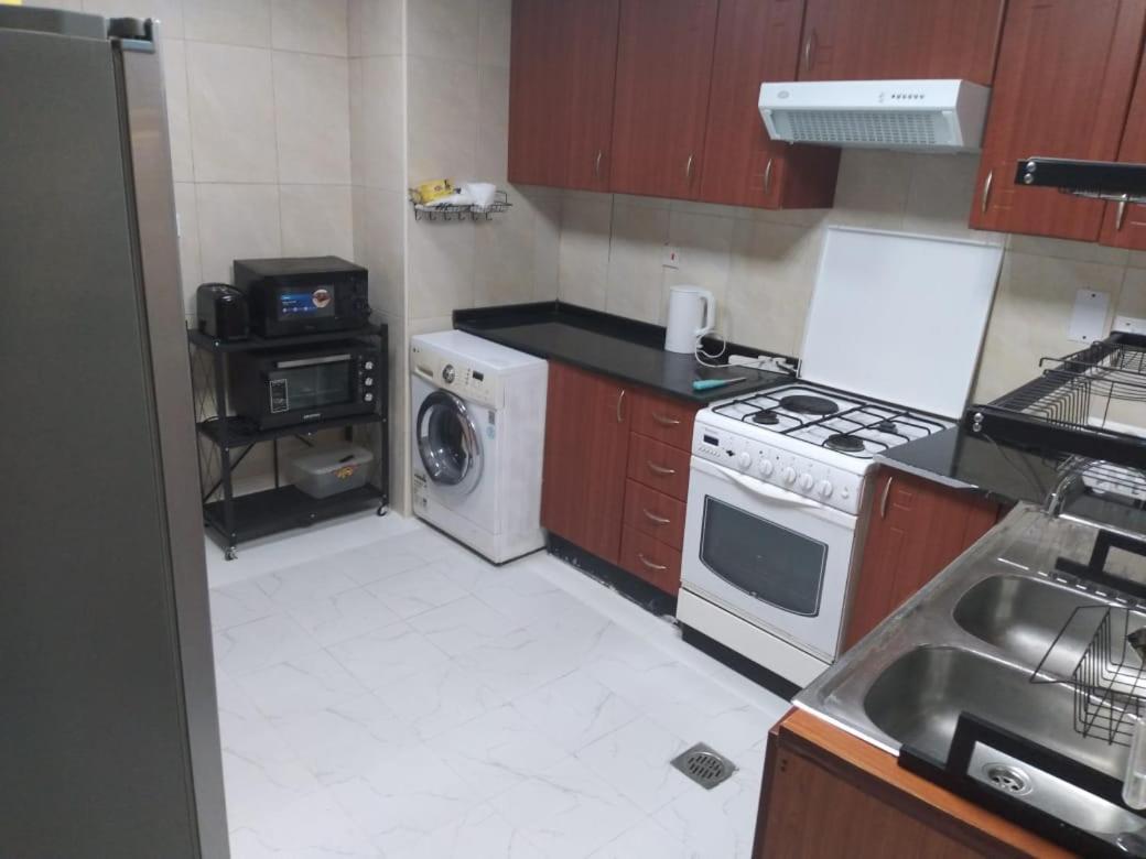 فخمة وواسعة تسع عائلة كبيرة Apartment Ajman